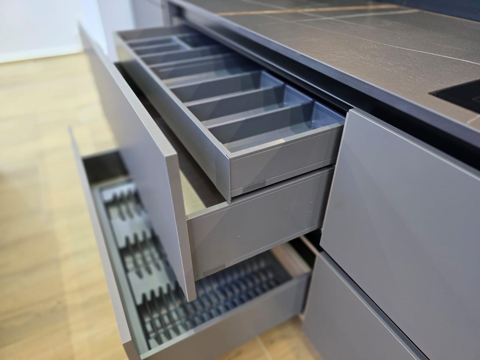Tiroirs sur-mesure aménagés Blum